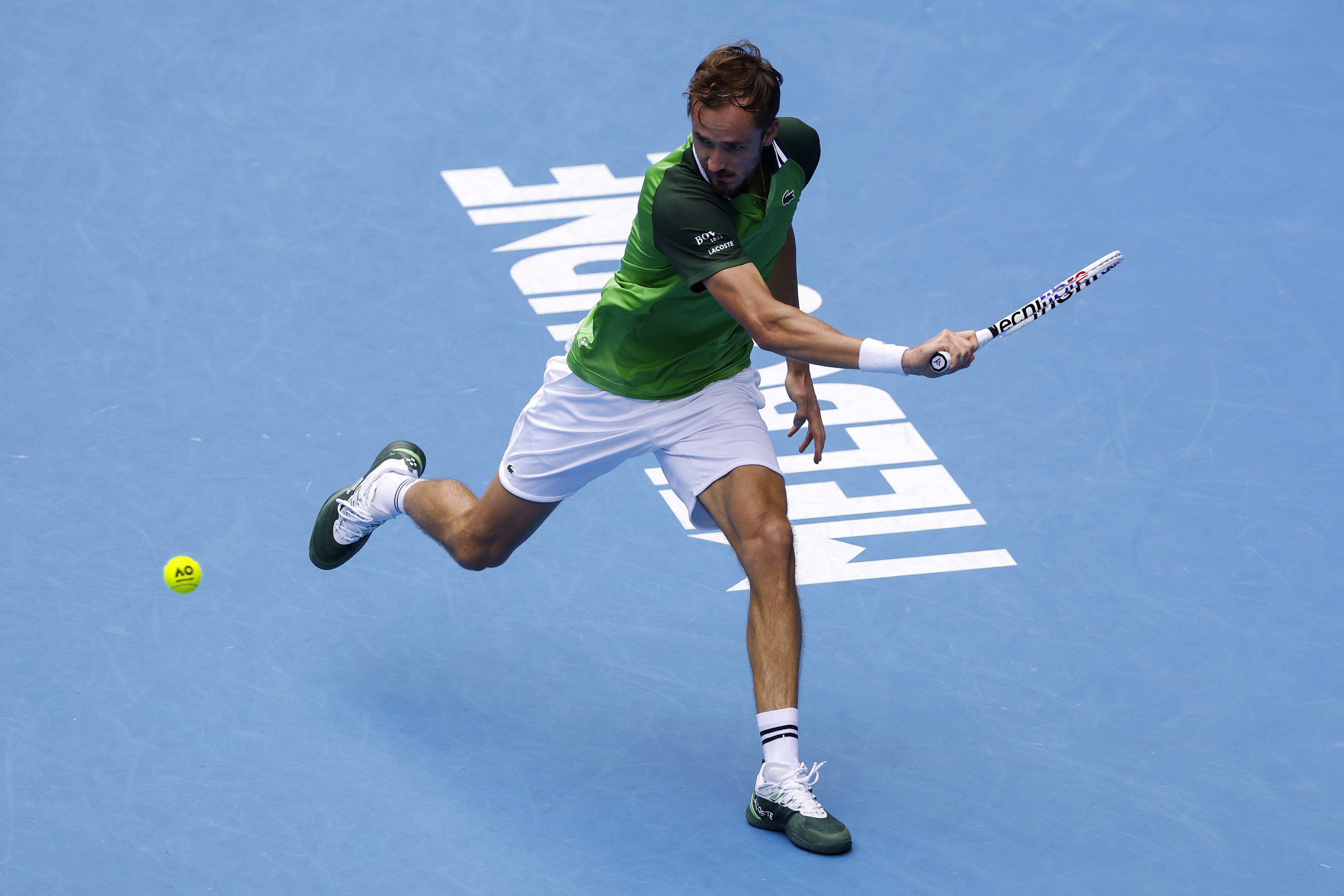 澳网翻盘拉沃尔杯,梅德韦杰夫扛起全队 澳网翻盘拉沃尔杯,梅德韦杰夫扛起全队