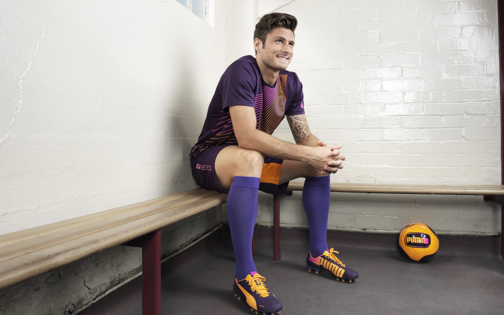 爱游戏大厅-范戴克，从安菲尔德到马赛，一位完美中卫的战术革命与精神远征