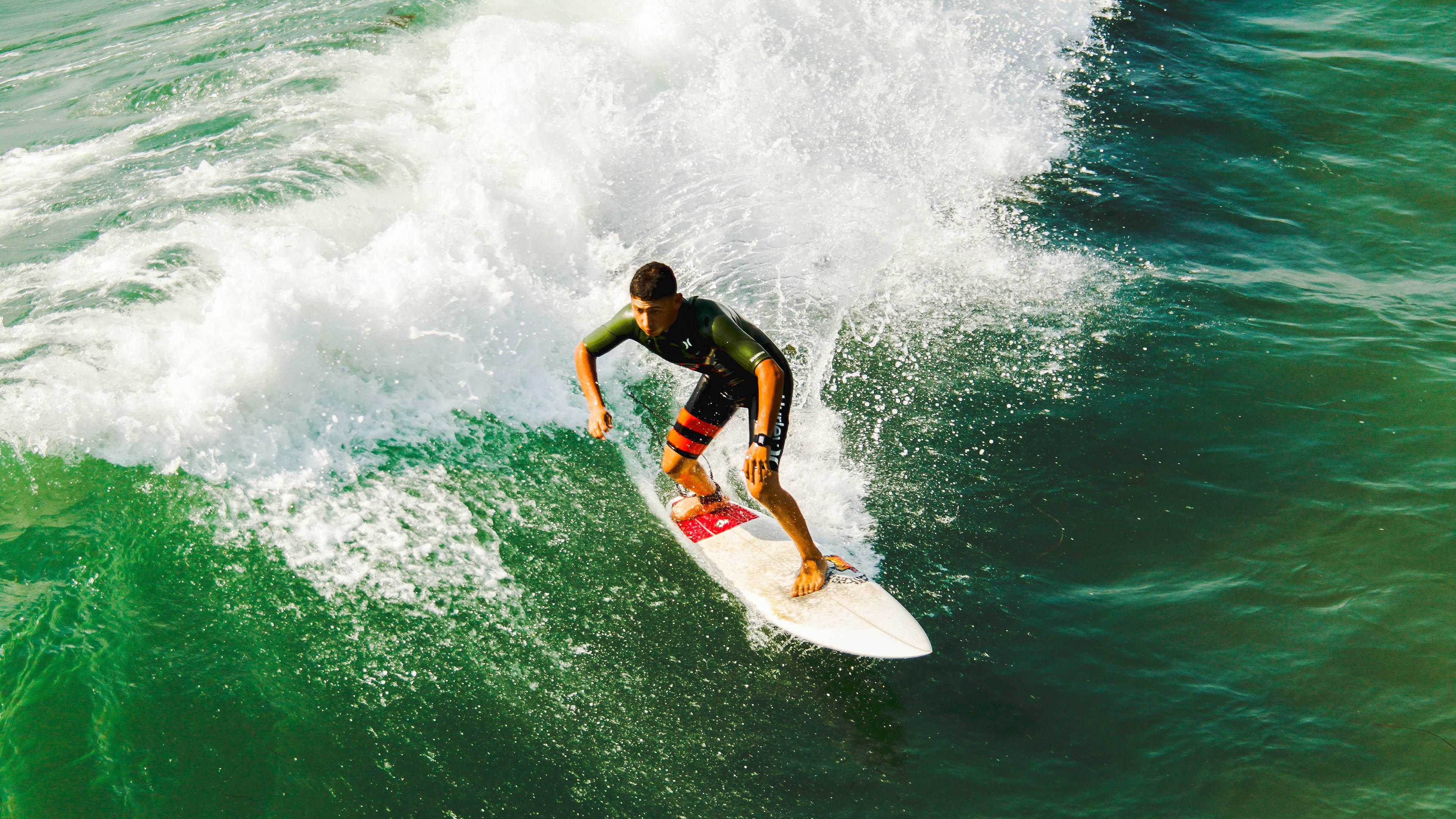 爱游戏在线-几内亚压制伊拉克，赖斯如何成为全队节奏的心脏