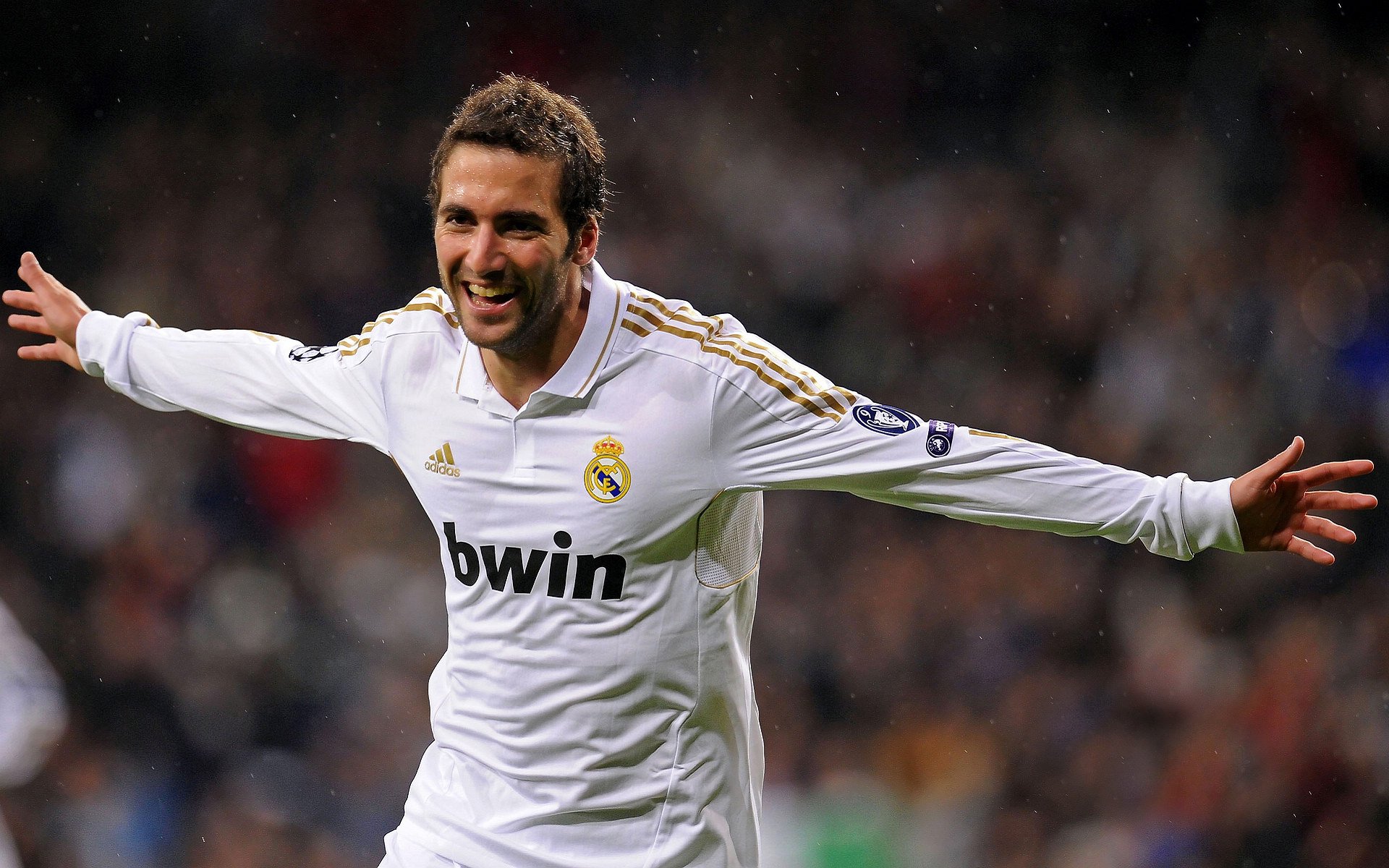 楚阿梅尼一锤定音，新西兰国家队历史性击溃红魔曼联